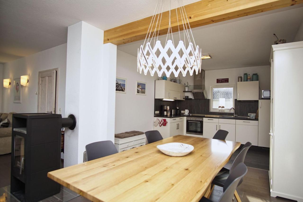 Komfortables Haus Mit Kamin, Sauna, Garten, Terrasse - Ferienhaus Sternschnuppe Wiek auf Rügen Exterior foto